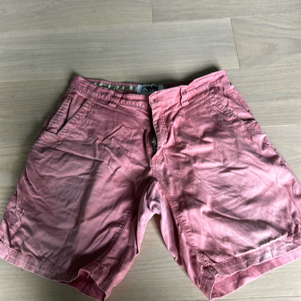 Mountain Khaki shorts. Size 33x10.
